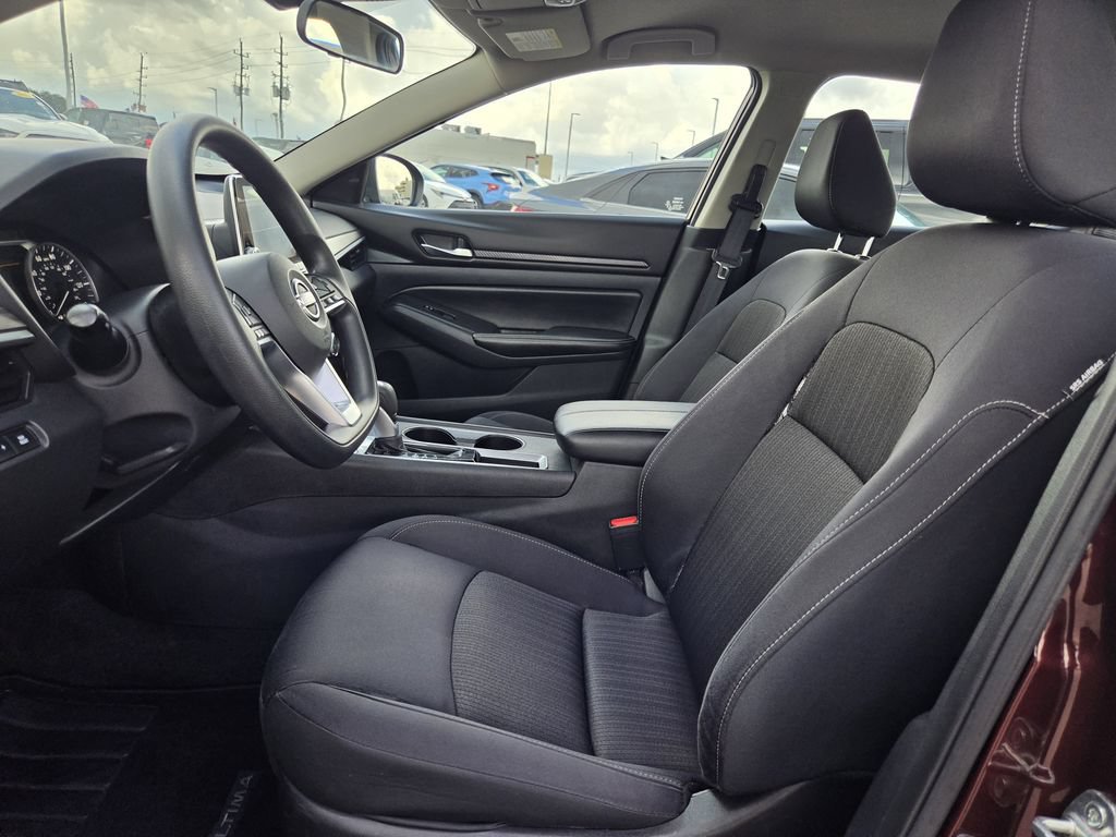 Used 2025 Nissan Altima 2.5 SV FWD image 26