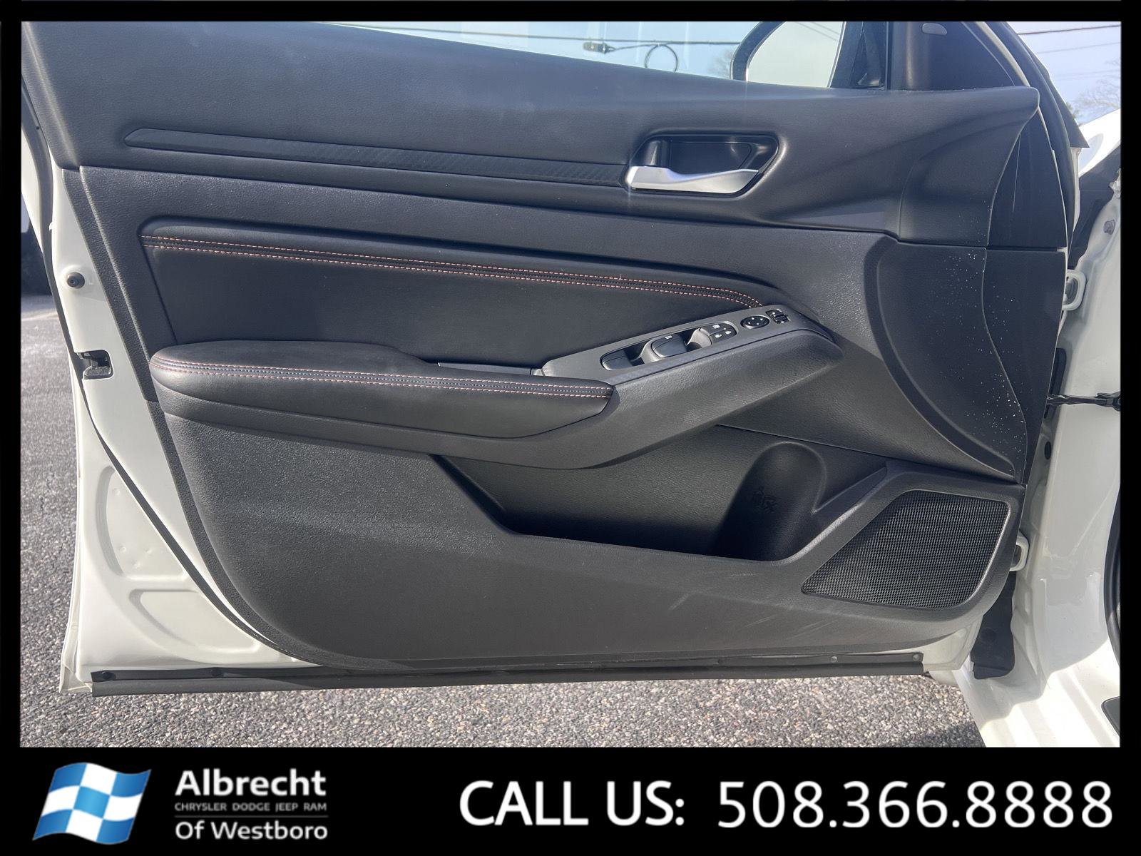 Used 2020 Nissan Altima 2.5 SR w/ Premium Package image 11