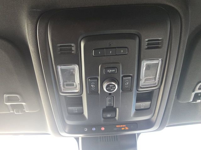 Used 2024 Chevrolet Suburban Z71 w/ Luxury Package image 23