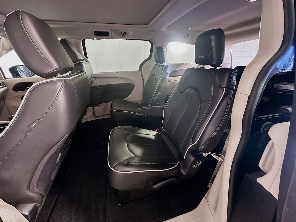 Certified 2024 Chrysler Pacifica Limited image 36