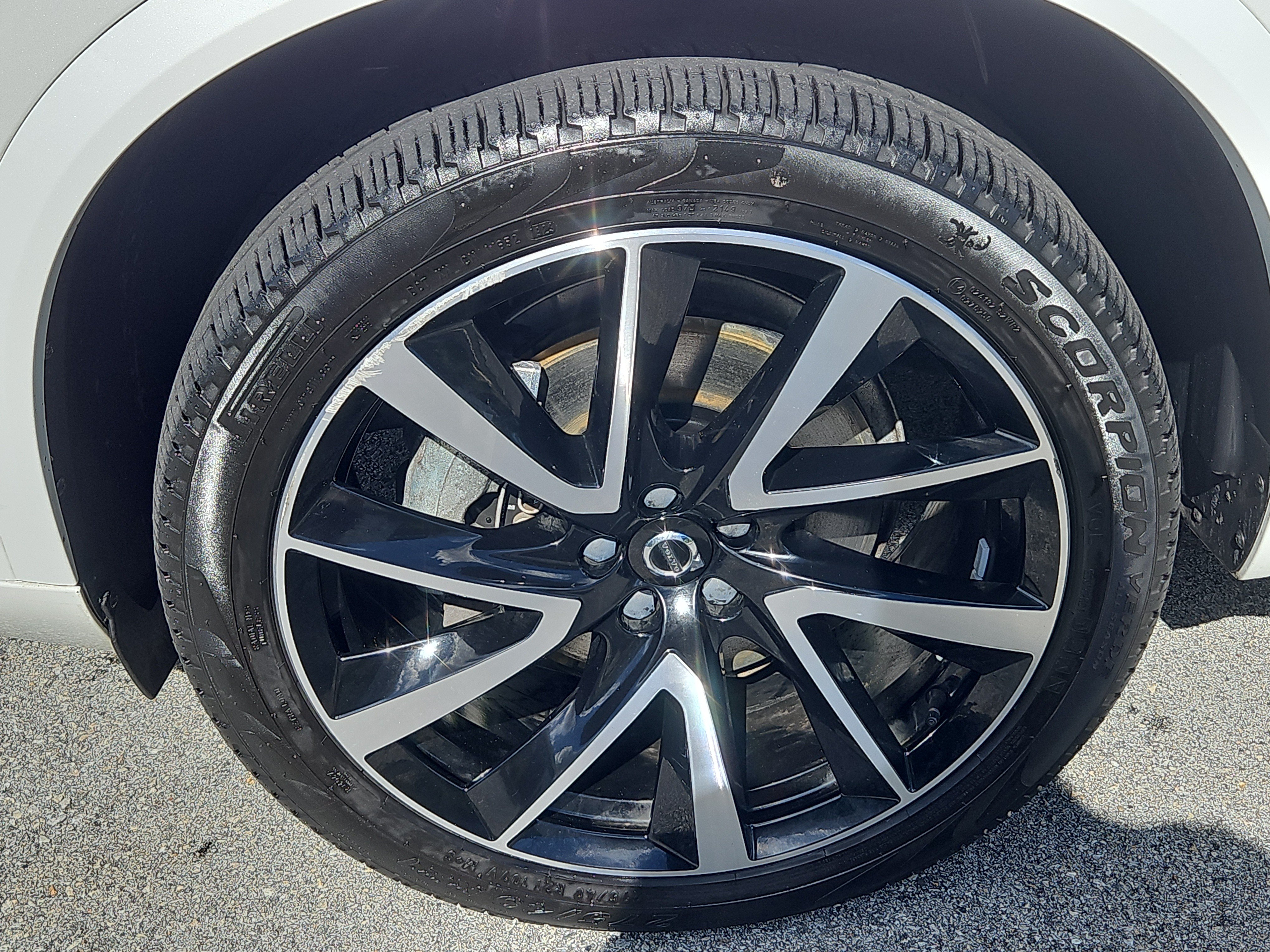 Used 2024 Volvo XC90 B6 Ultimate w/ Protection Package Premier AWD/4WD image 4
