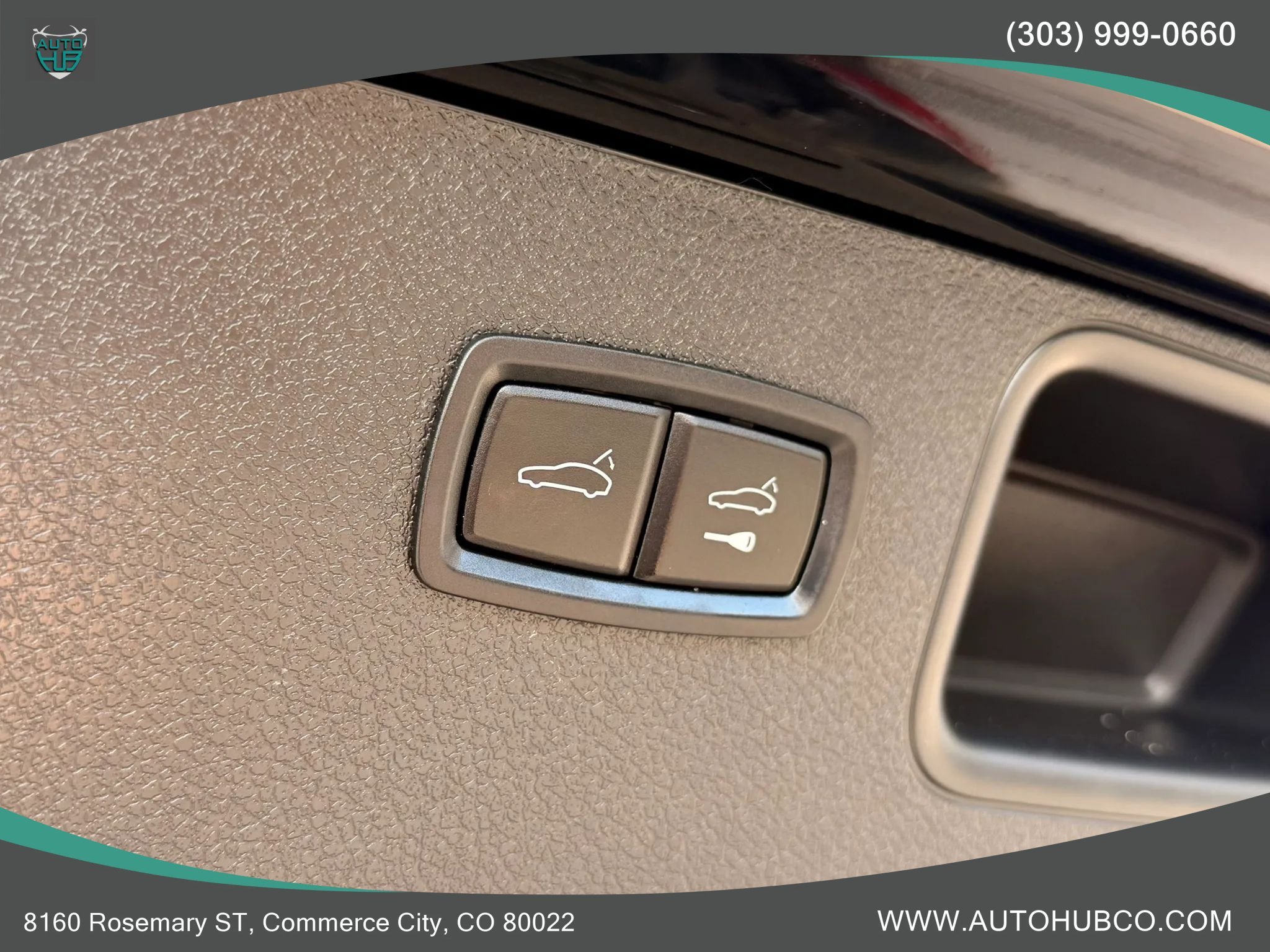 Used 2018 Porsche Macan Turbo w/ Premium Package Plus AWD/4WD image 9