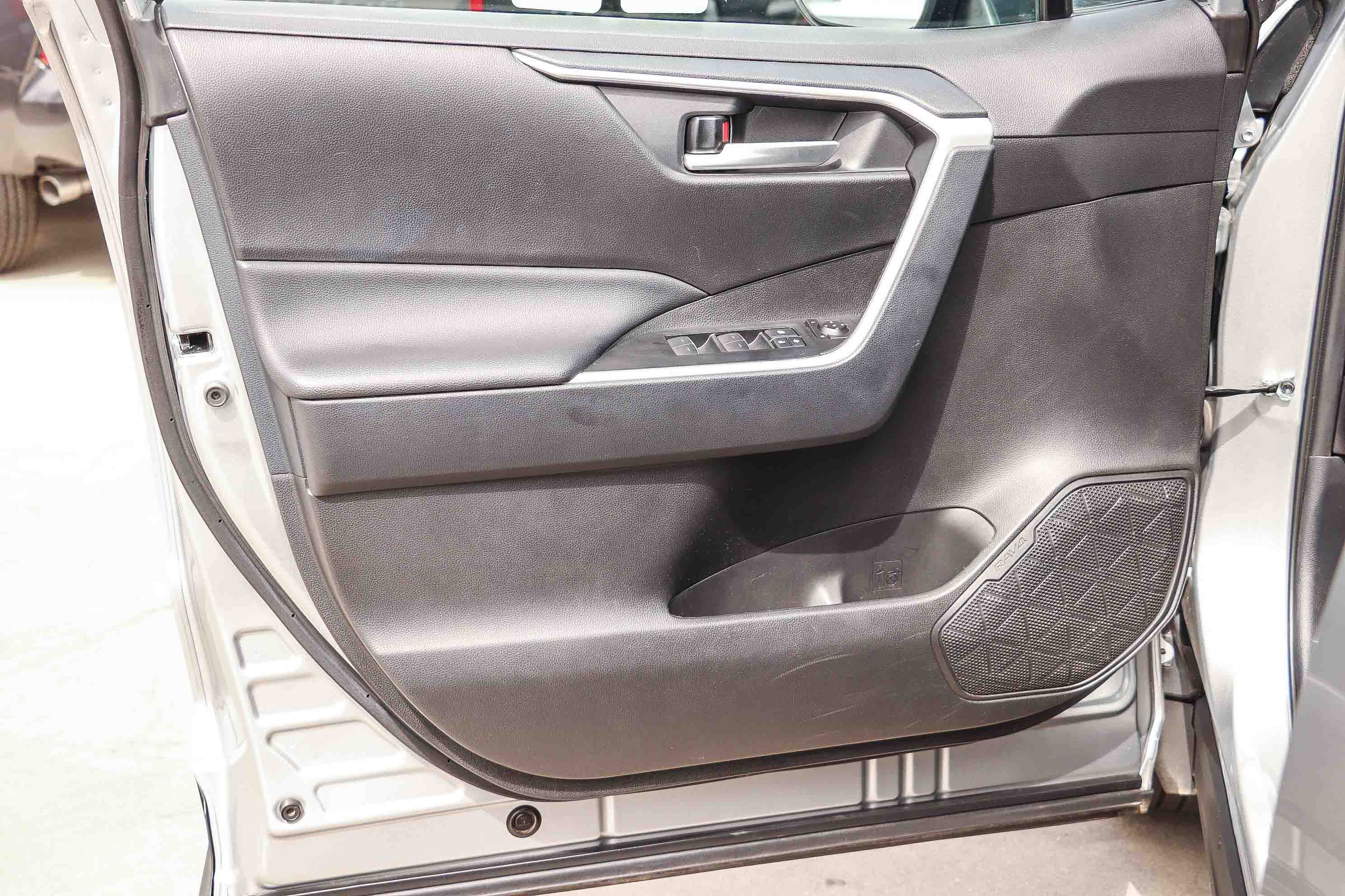 Used 2025 Toyota RAV4 XLE FWD image 21