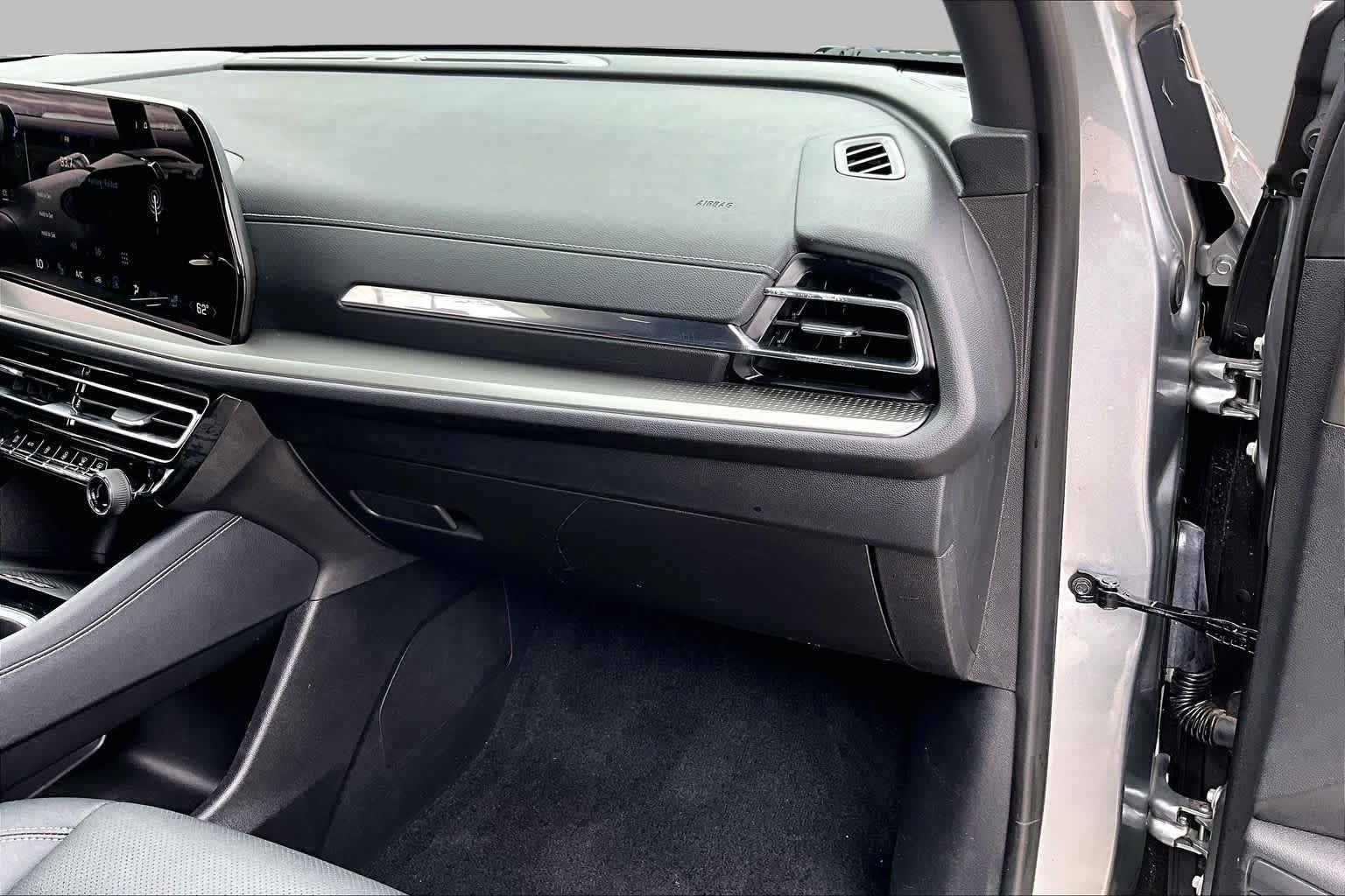 Used 2025 Chevrolet Traverse LT w/ Midnight/Sport Edition FWD image 19