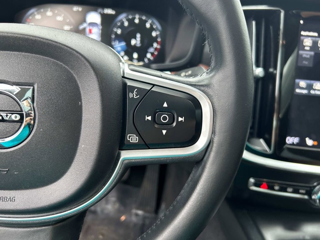 Used 2022 Volvo S60 B5 Inscription image 25