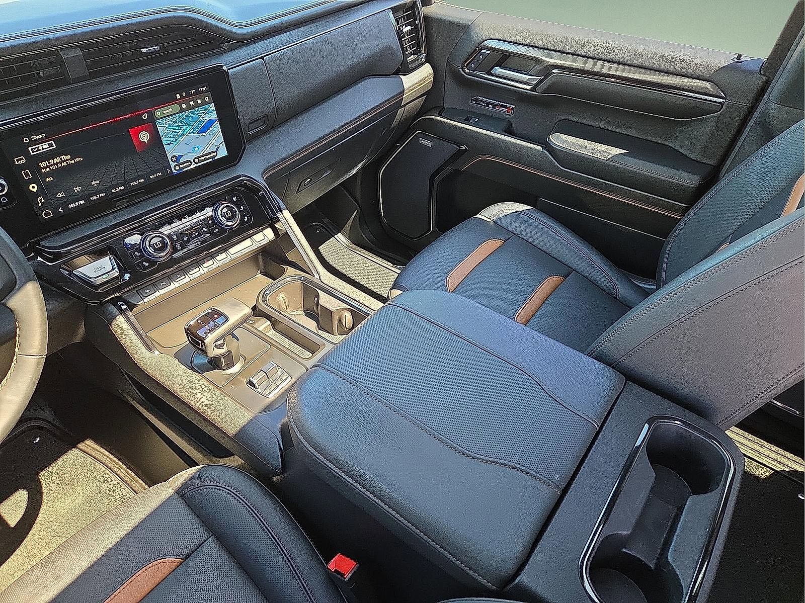 Used 2024 GMC Sierra 1500 AT4 w/ Technology Package AWD/4WD image 12