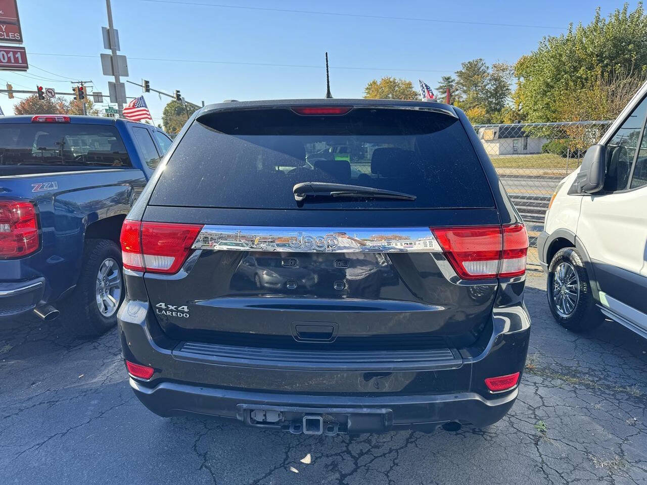Used 2011 Jeep Grand Cherokee Laredo AWD/4WD image 9