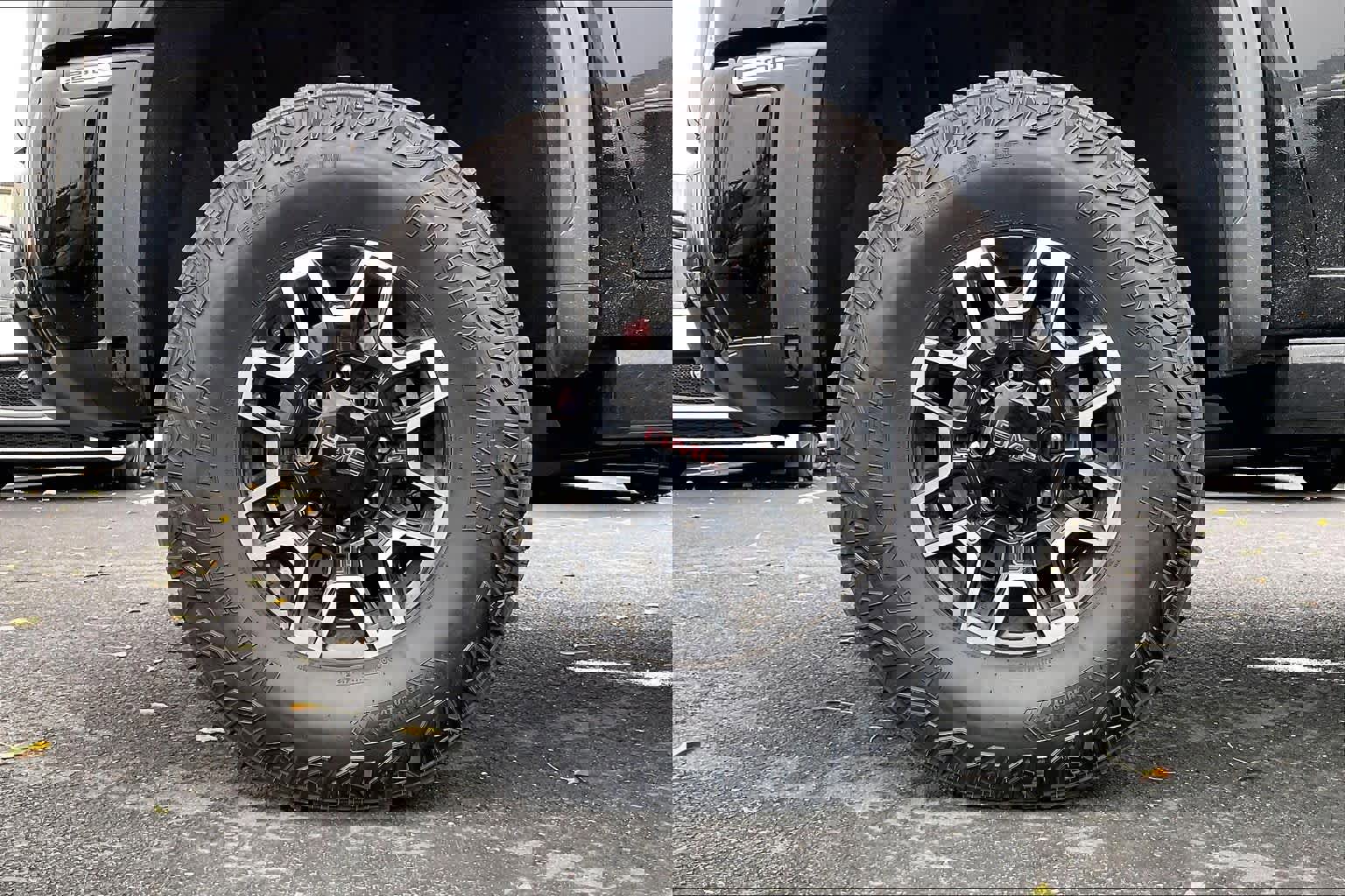 Used 2024 GMC Sierra 2500 AT4X image 11