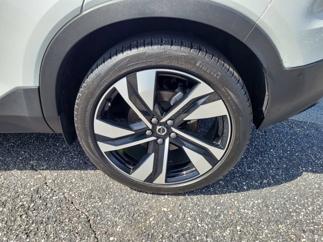 Used 2024 Volvo XC40 B5 Plus w/ Protection Package Premier AWD/4WD image 6