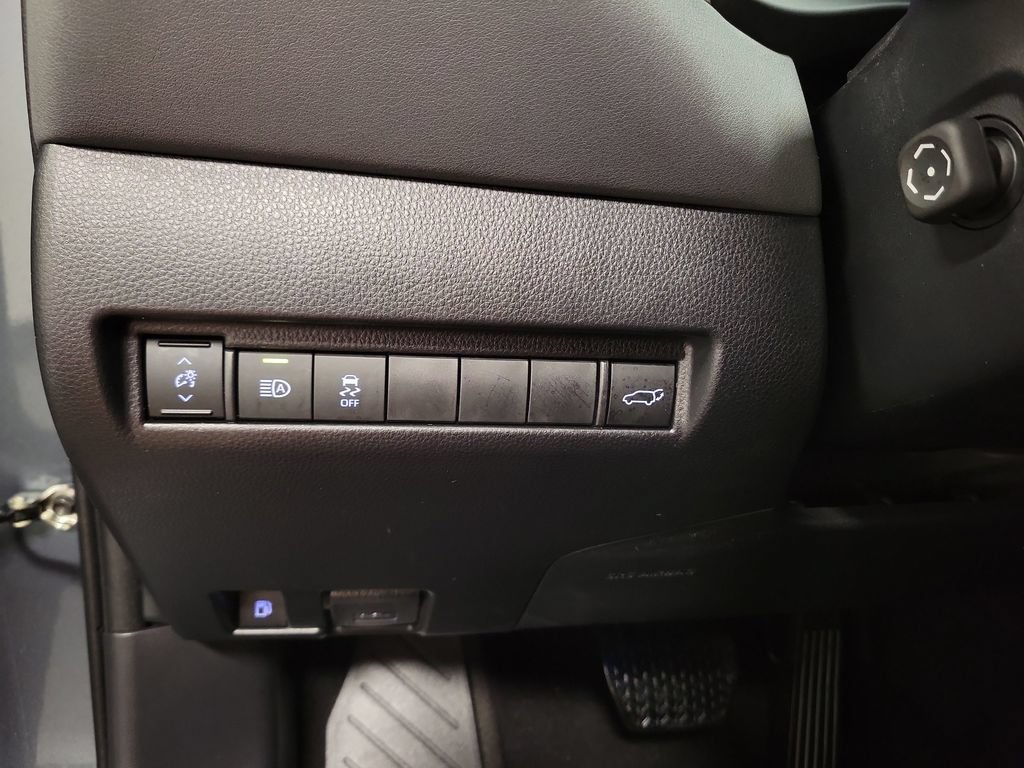 Used 2022 Toyota Venza XLE AWD/4WD image 26