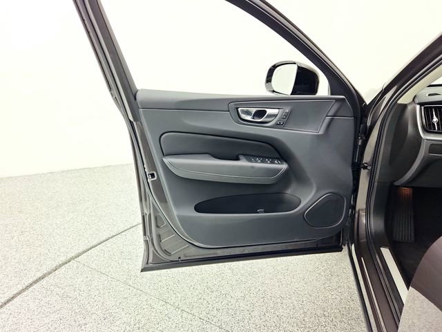 New 2025 Volvo XC60 B5 Core w/ Protection Package Premier image 29