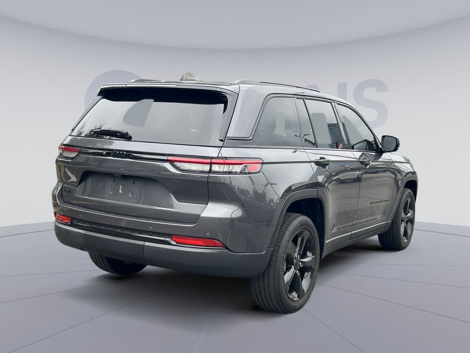 Used 2024 Jeep Grand Cherokee Altitude AWD/4WD image 7