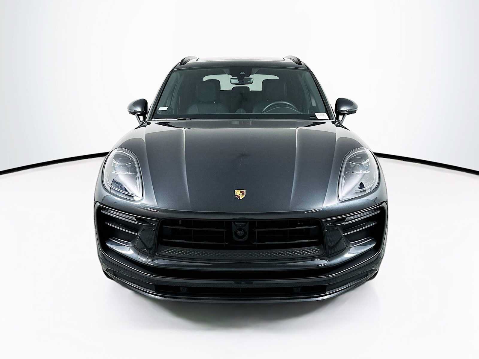 Certified 2026 Porsche Macan AWD/4WD image 6