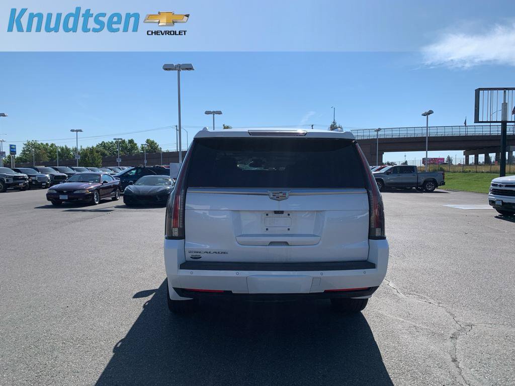 Used 2017 Cadillac Escalade Luxury AWD/4WD image 6