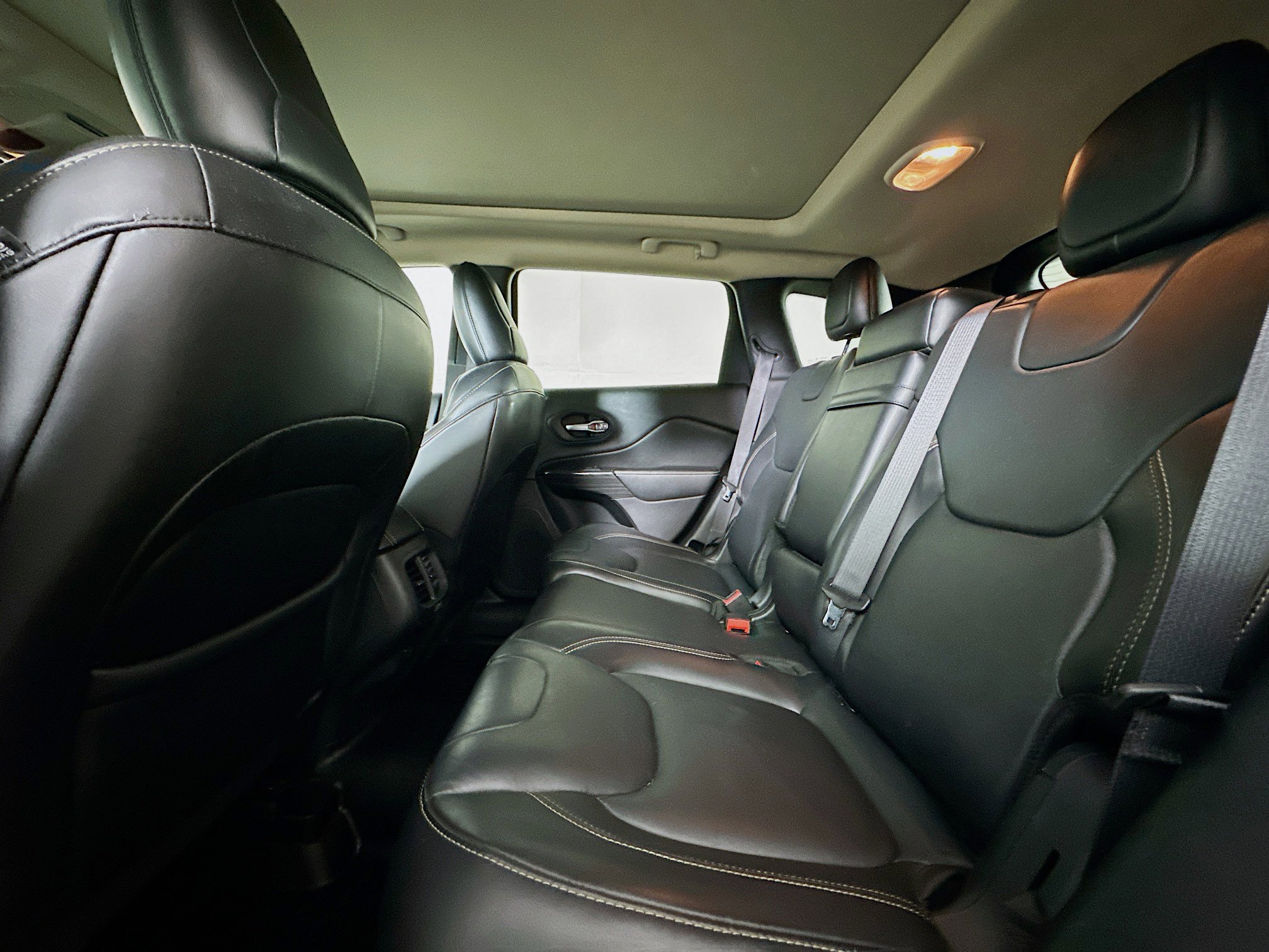 Used 2016 Jeep Cherokee Limited w/ Technology Group image 29