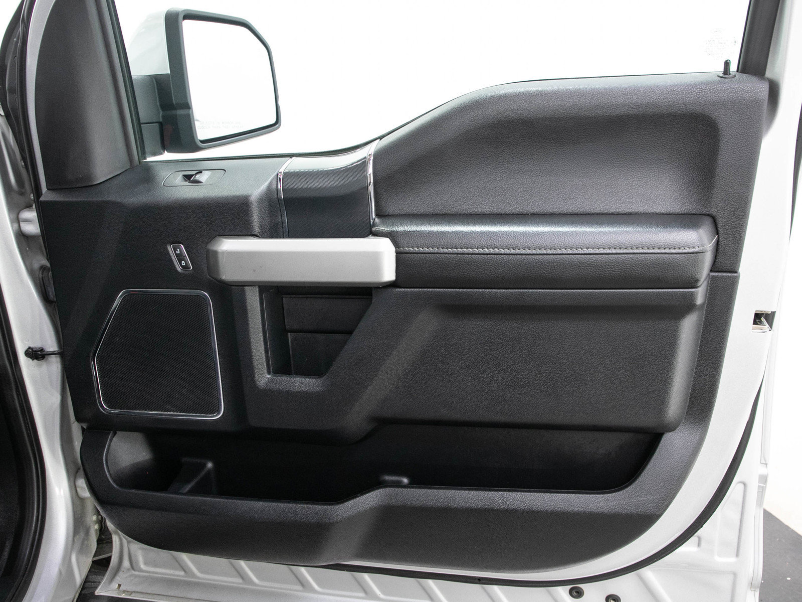 Used 2019 Ford F150 Lariat w/ Equipment Group 502A Luxury AWD/4WD image 12