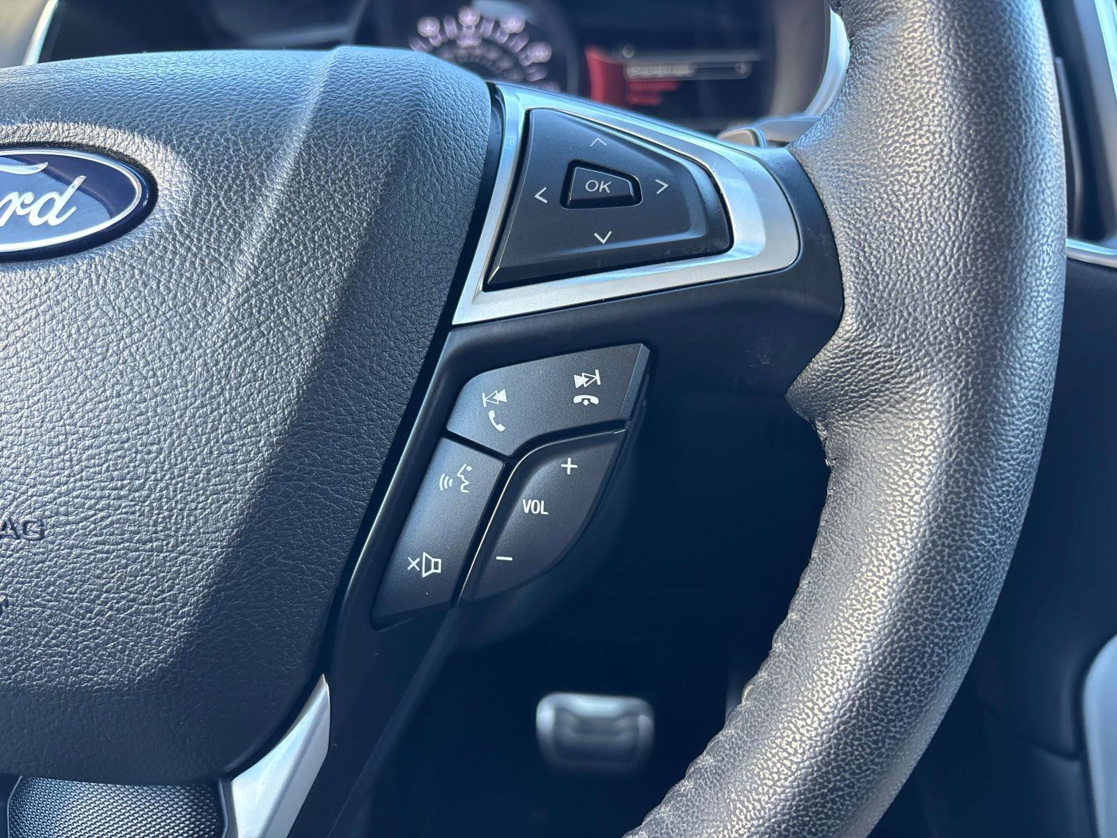 Used 2018 Ford Edge Sport w/ Technology Package image 28