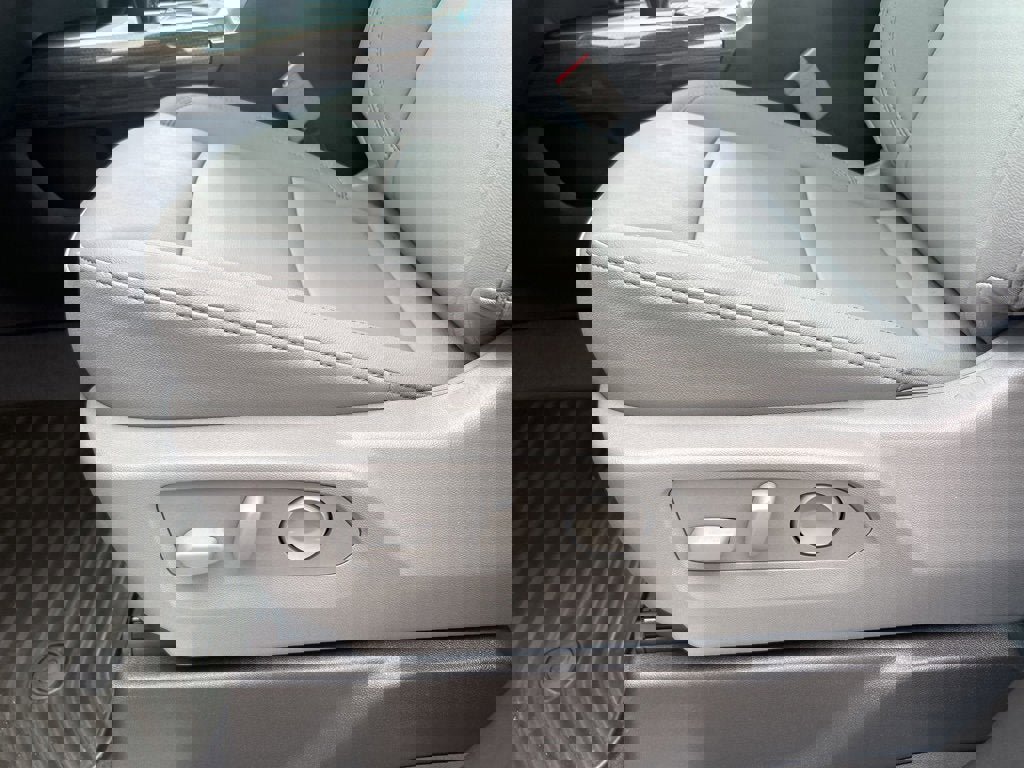 New 2026 Chevrolet Silverado 1500 LT w/ Leather Package image 9