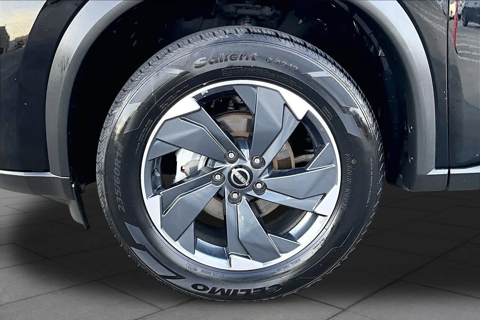 Used 2024 Nissan Rogue SV FWD image 11