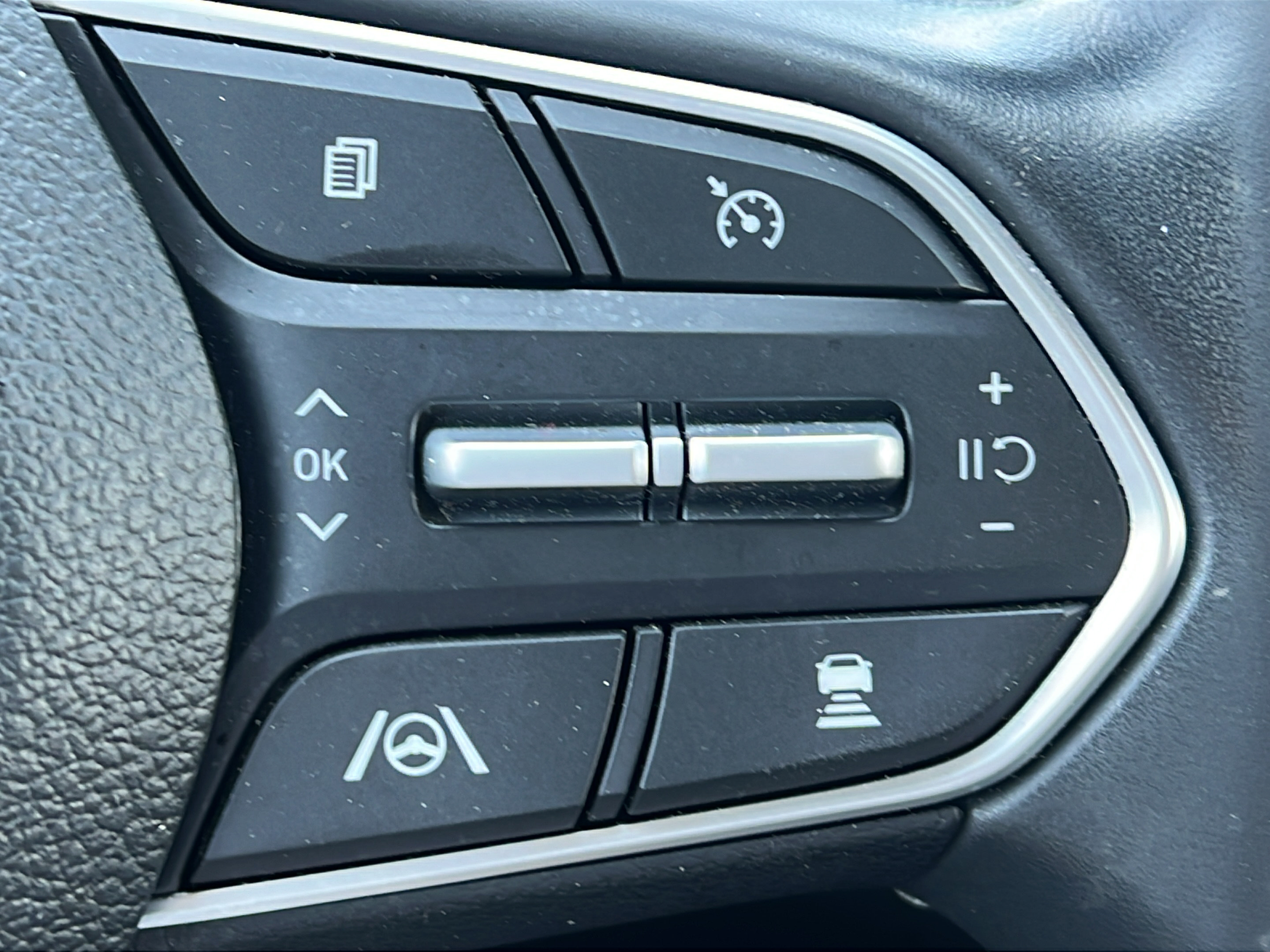 Used 2023 Hyundai Santa Fe SEL w/ Cargo Package FWD image 22