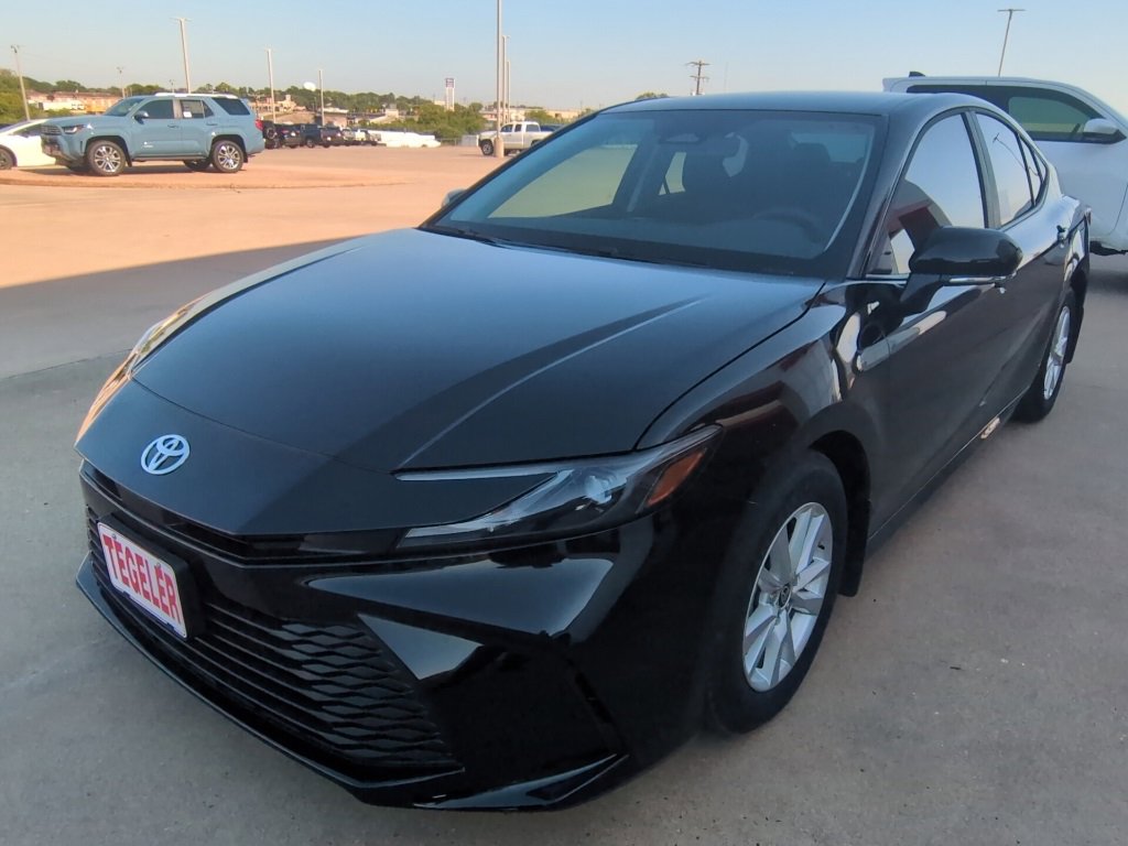 New 2025 Toyota Camry LE image 3