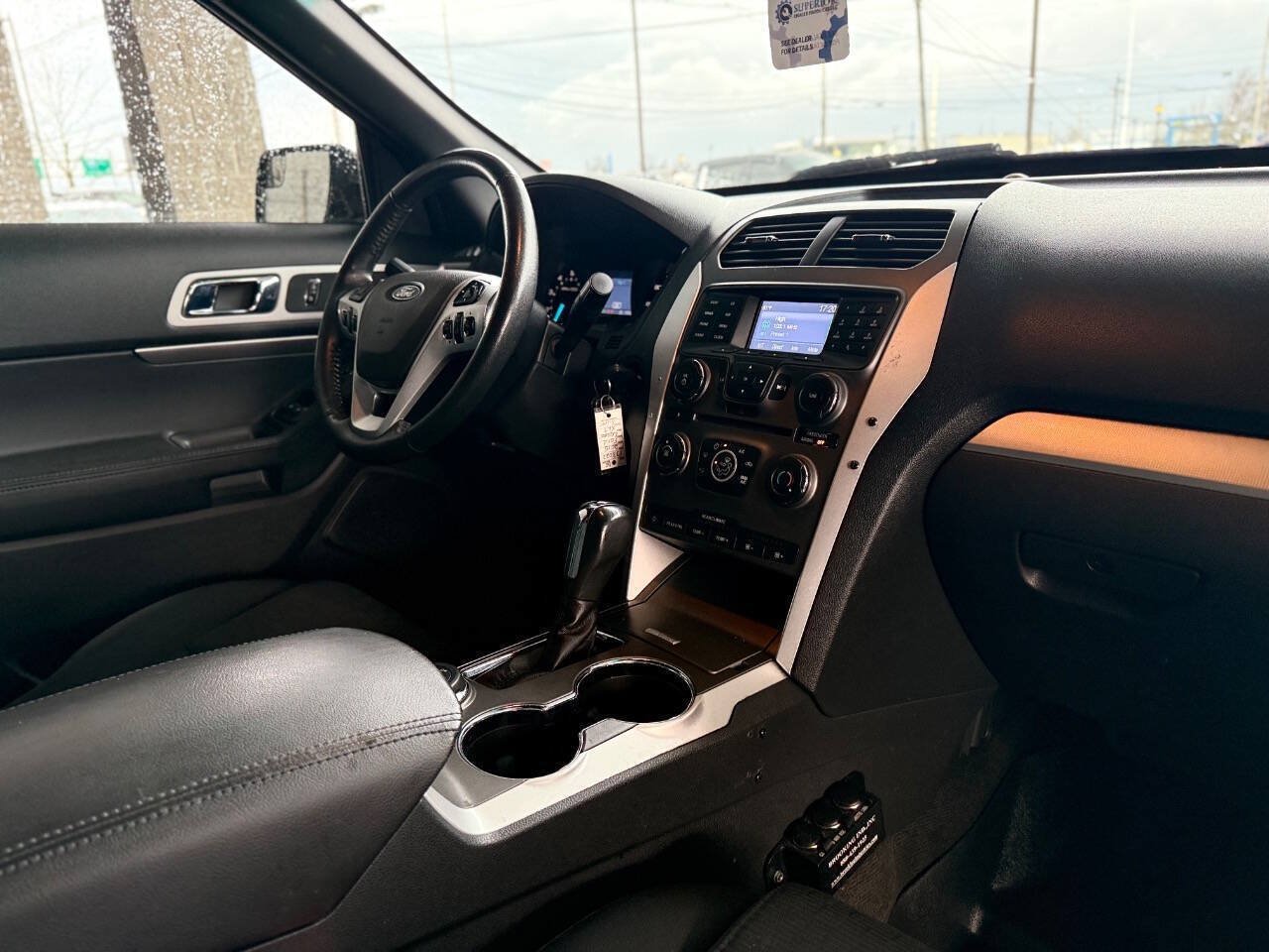 Used 2015 Ford Explorer XLT AWD/4WD image 35