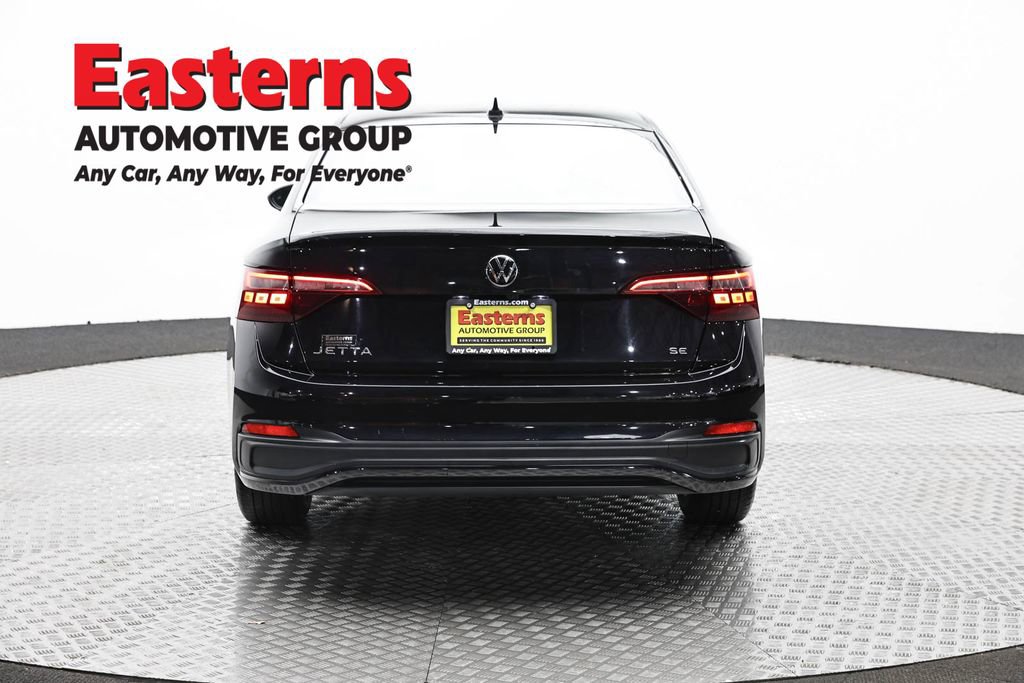 Used 2024 Volkswagen Jetta SE FWD image 5