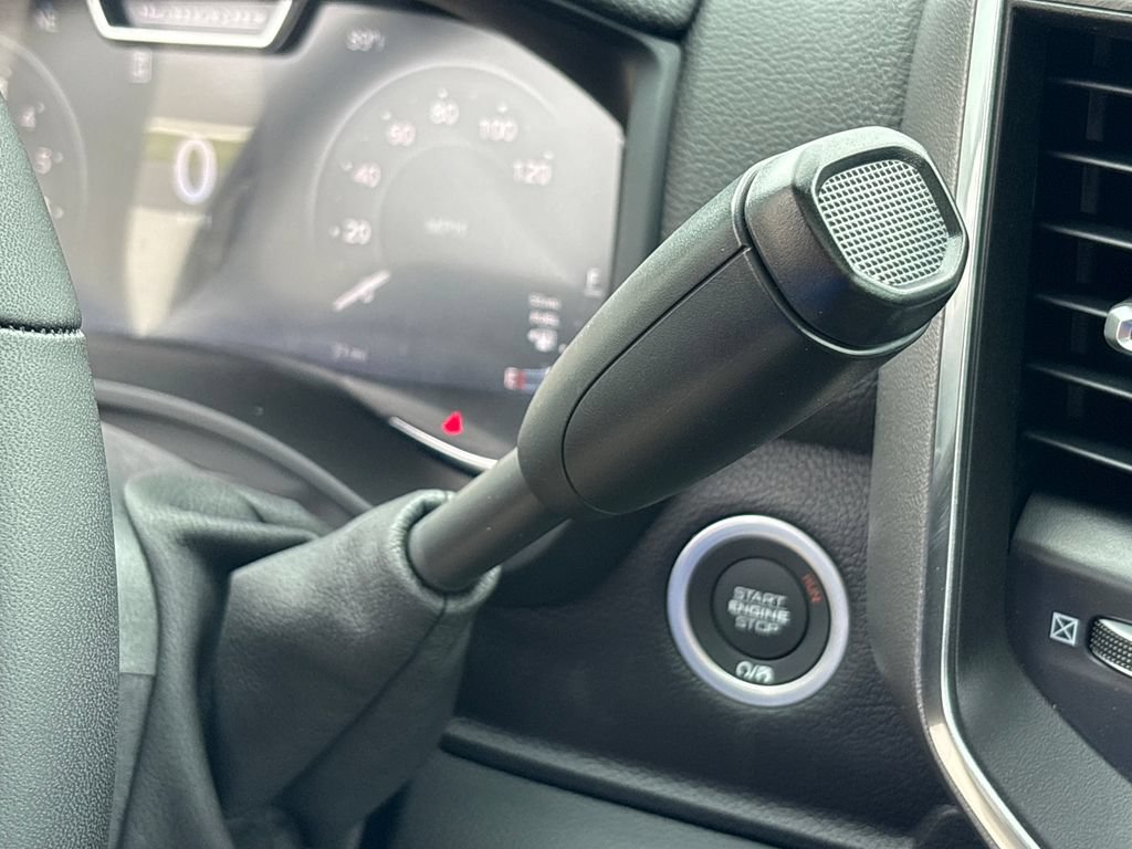New 2026 RAM 2500 Laramie AWD/4WD image 17