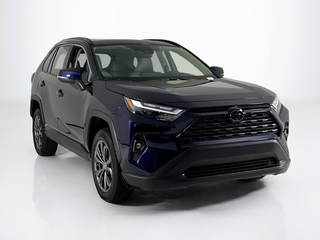 Used 2025 Toyota RAV4 XLE Premium w/ Weather Package AWD/4WD image 7
