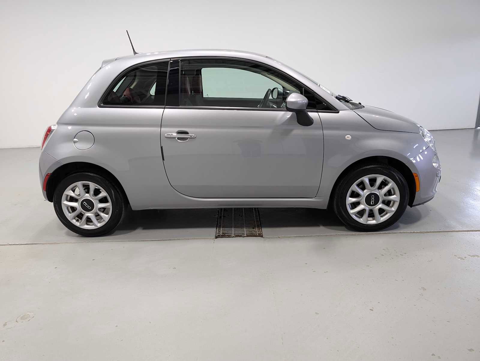 Used 2017 FIAT 500 Pop FWD image 6