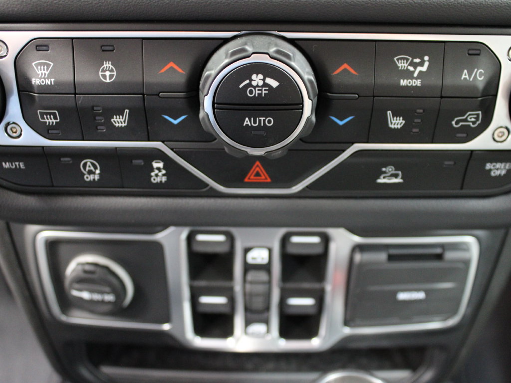 Used 2024 Jeep Wrangler Unlimited Sahara w/ Technology Group AWD/4WD image 60