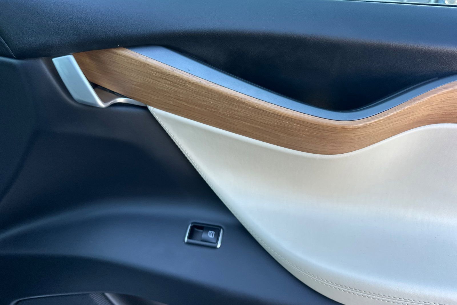 Used 2020 Tesla Model X Performance image 23