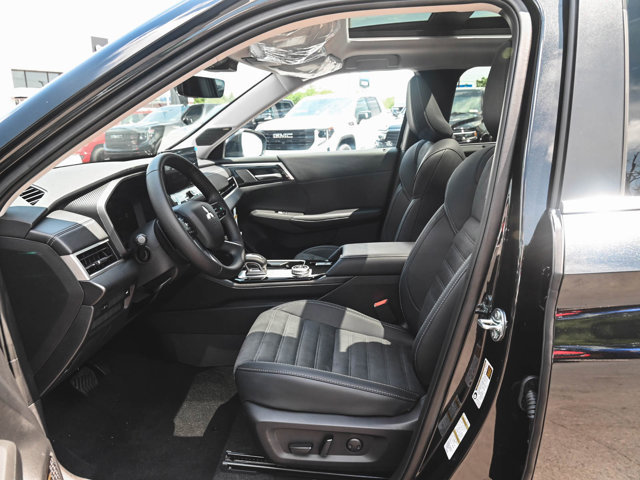 New 2025 Mitsubishi Outlander SE image 27