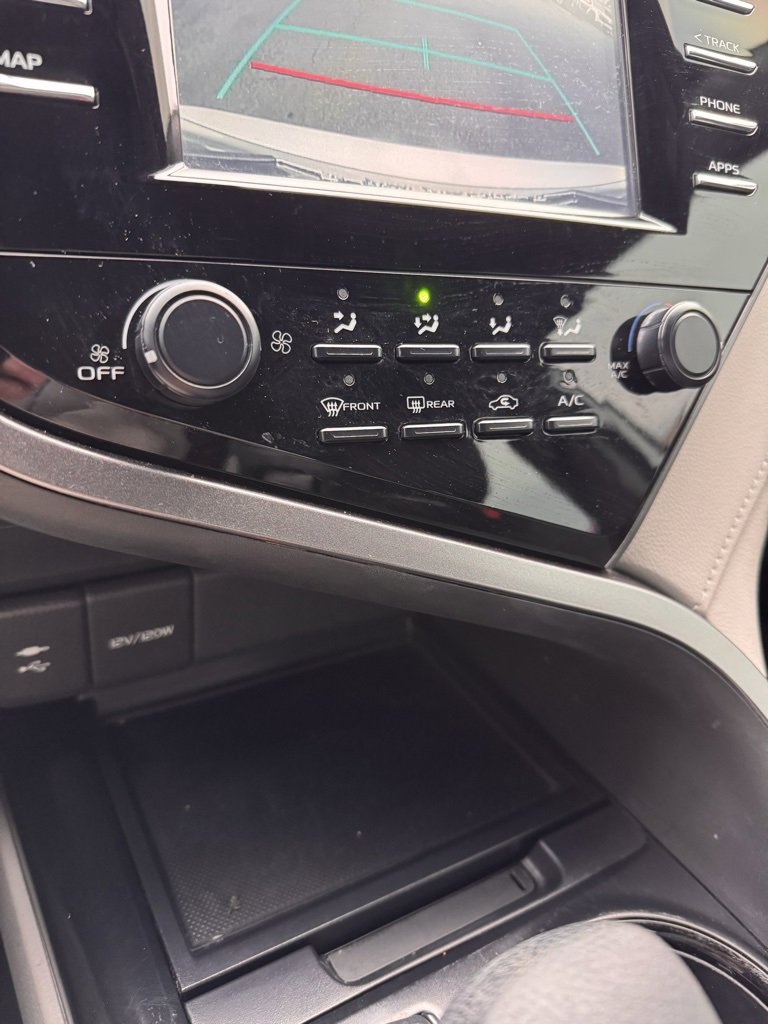 Used 2019 Toyota Camry L image 19