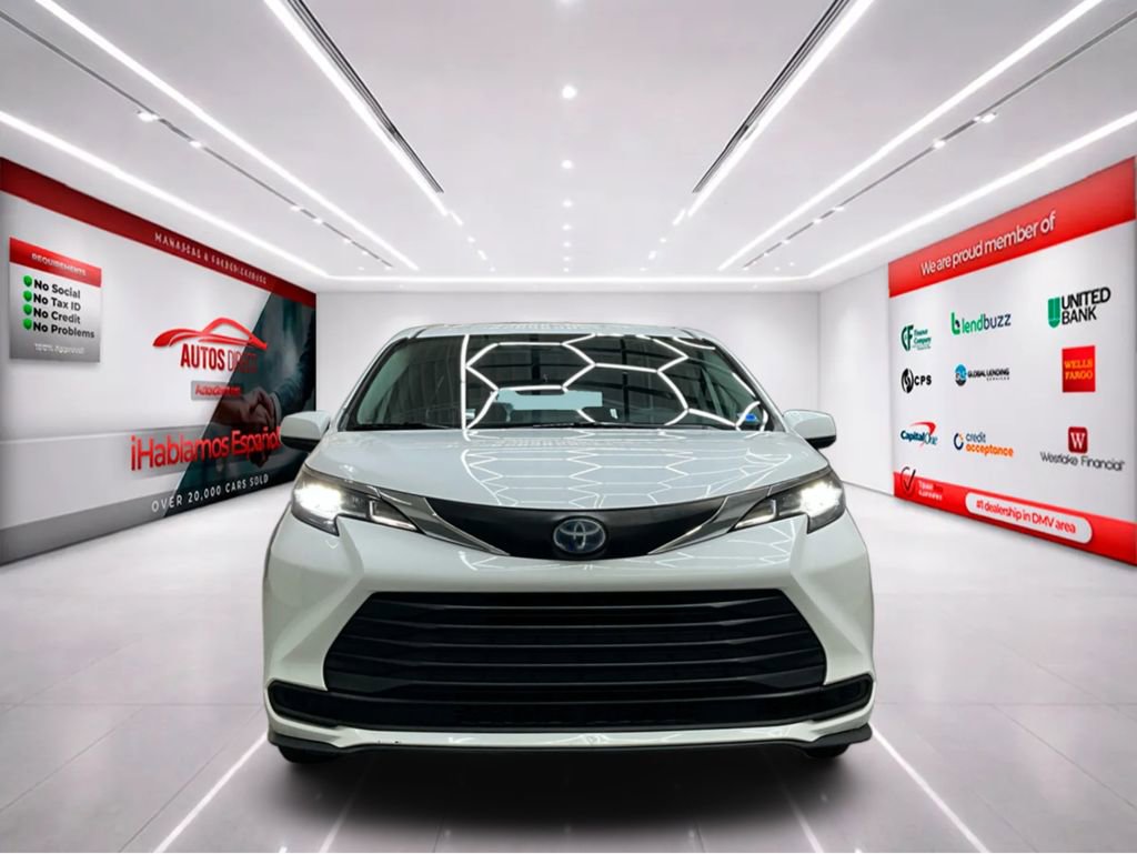 Used 2021 Toyota Sienna LE image 9