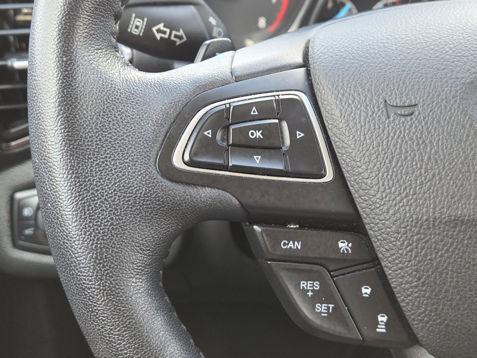 Used 2018 Ford Escape Titanium w/ Ford Safe & Smart Package image 32