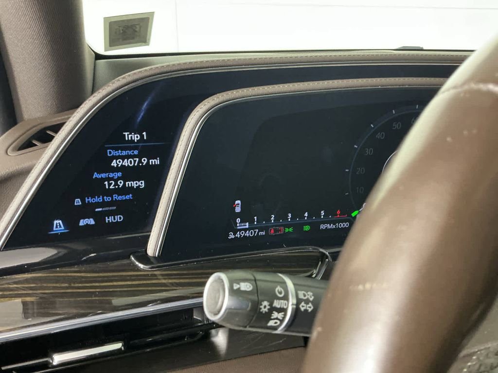 Used 2022 Cadillac Escalade Premium Luxury image 44