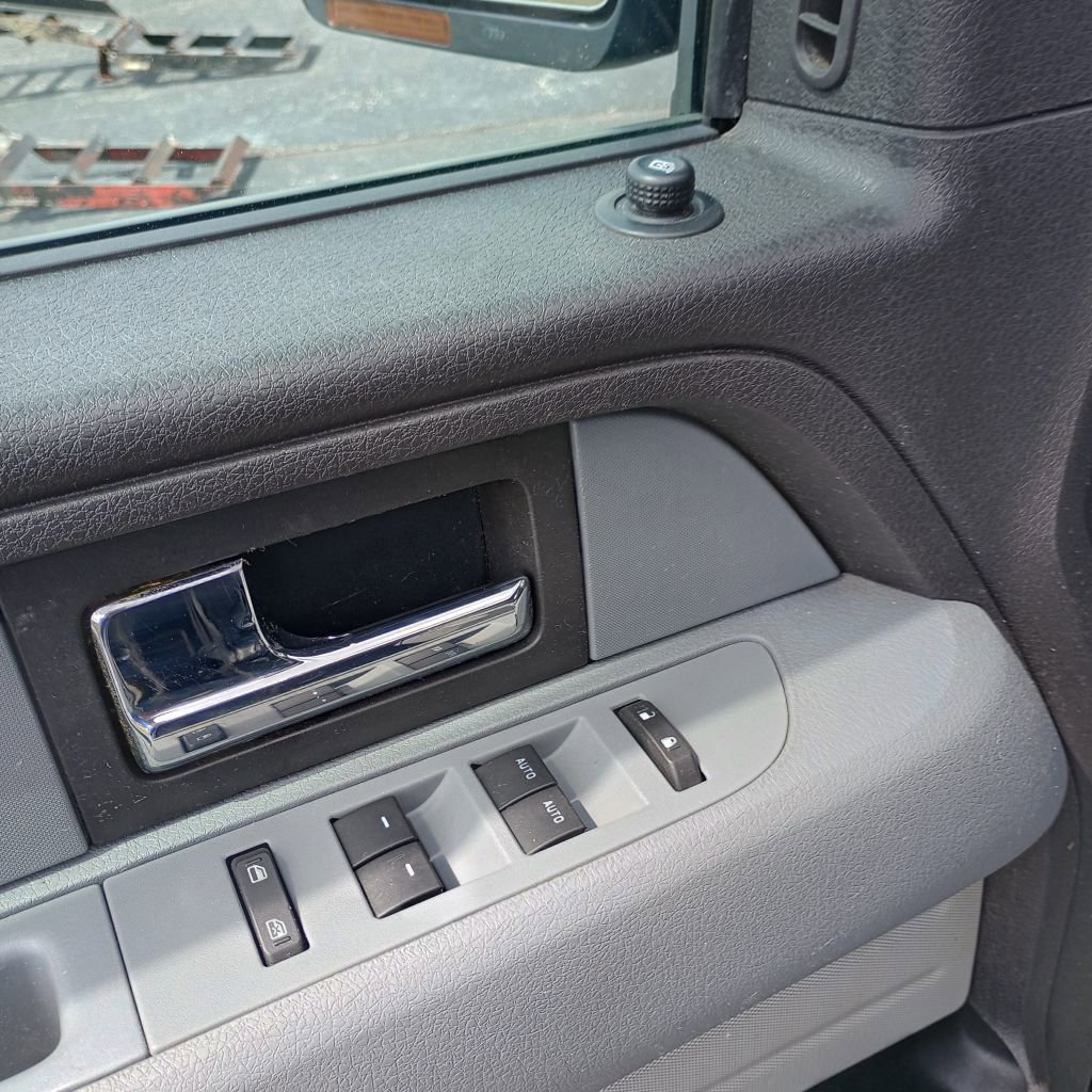 Used 2012 Ford F150 XLT w/ XLT Chrome Pkg image 12