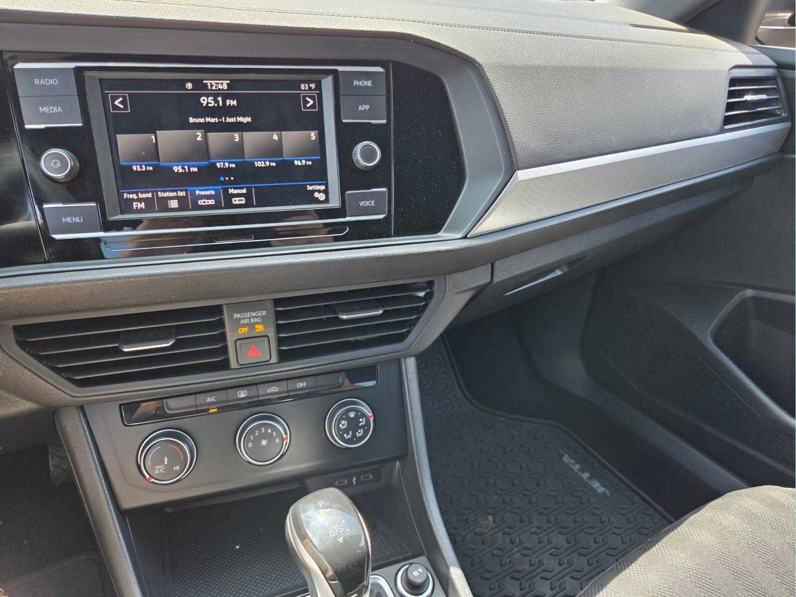 Used 2022 Volkswagen Jetta Sport FWD image 31