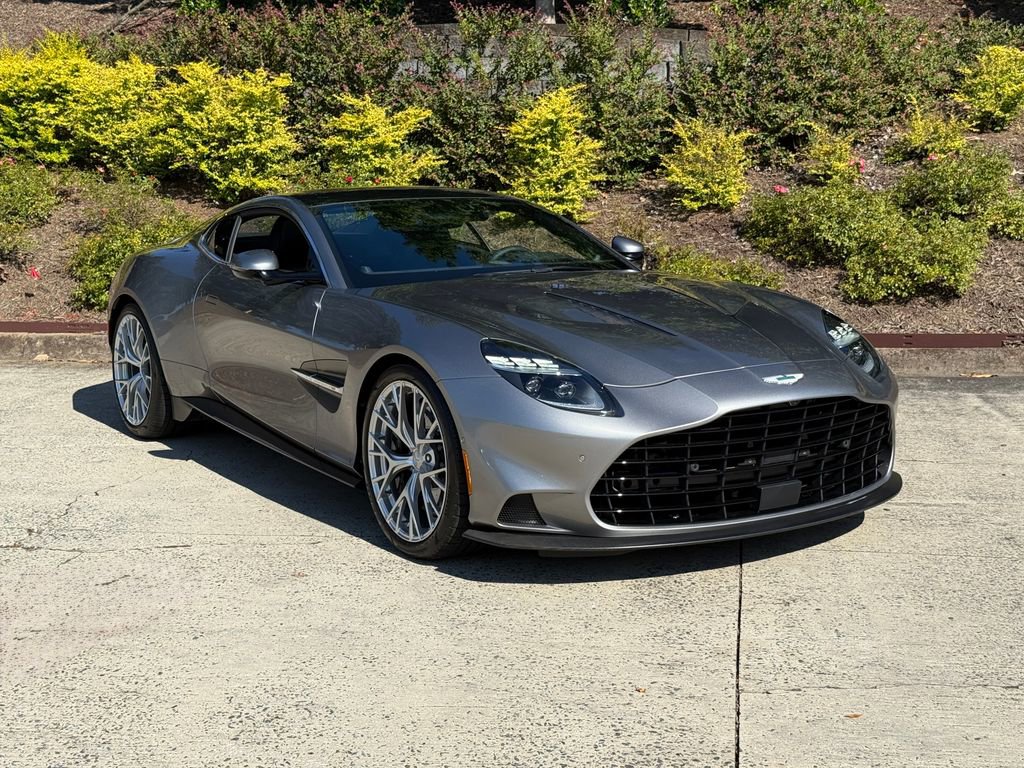 Used 2025 Aston Martin Vanquish image 1