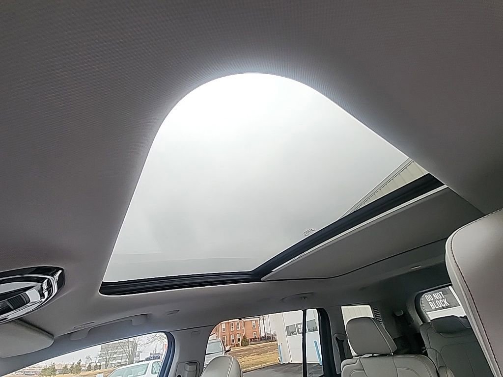 Used 2021 Jeep Grand Cherokee L Overland w/ Luxury Tech Group IV image 15