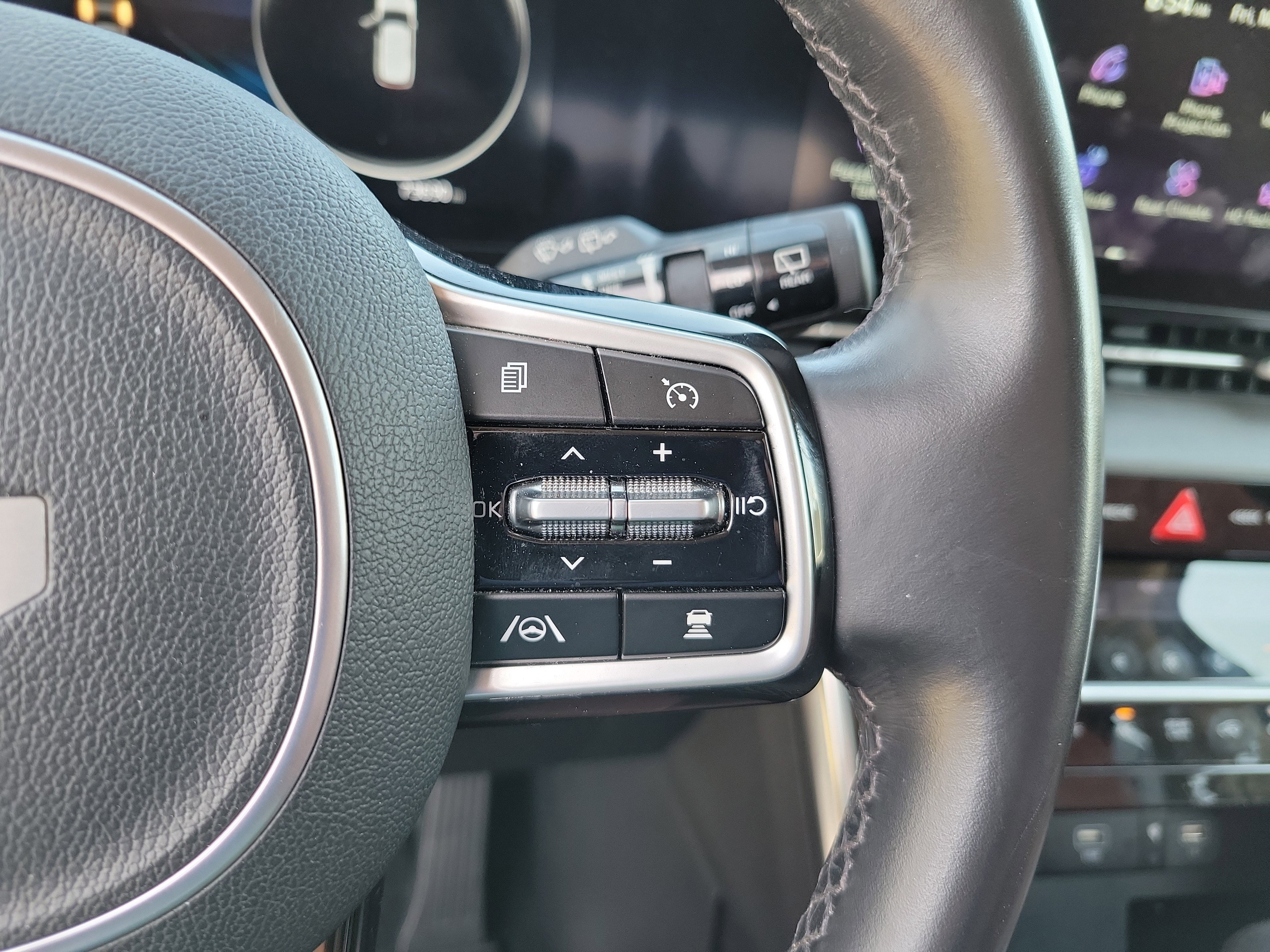 Used 2023 Kia Carnival SX image 16