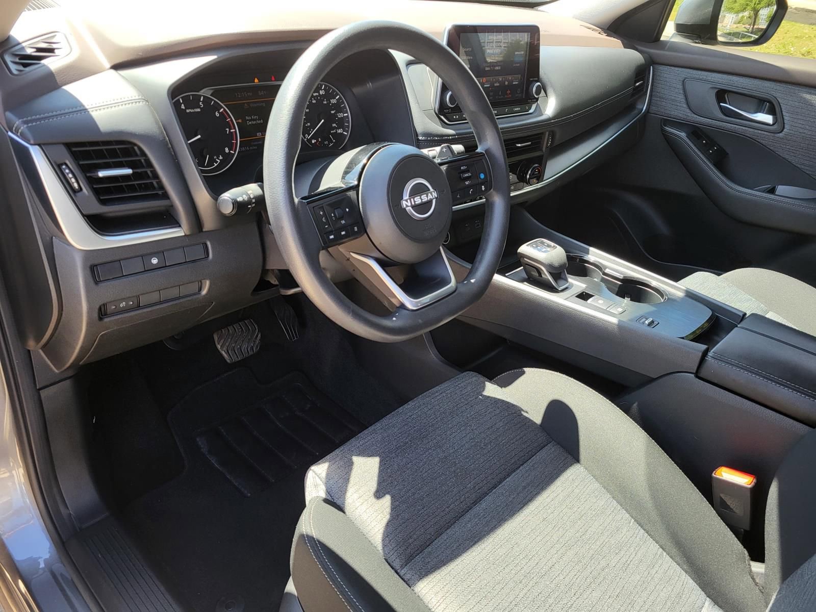 Used 2023 Nissan Rogue SV image 24