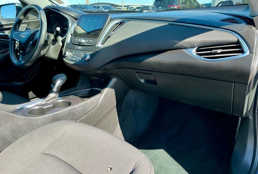 Used 2021 Chevrolet Malibu LT FWD image 24