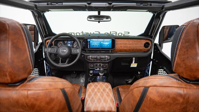 Used 2025 Jeep Gladiator Sport AWD/4WD image 2