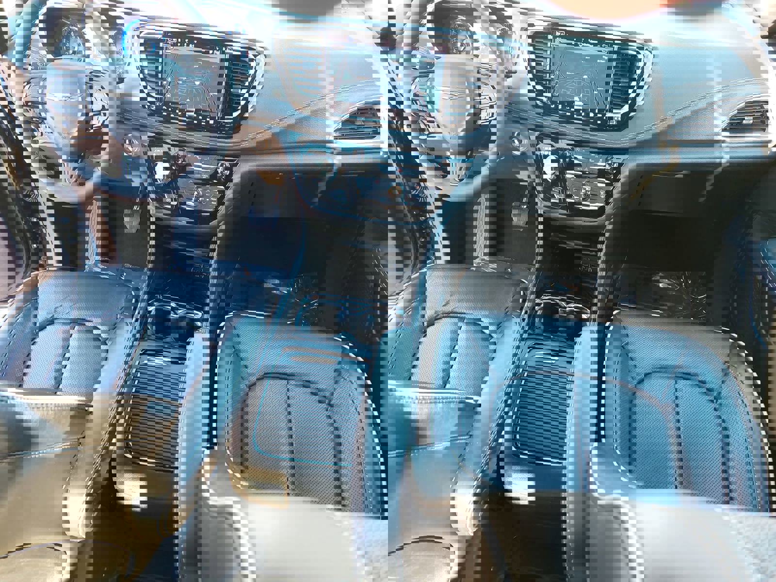 Used 2025 Chrysler Pacifica Limited image 9