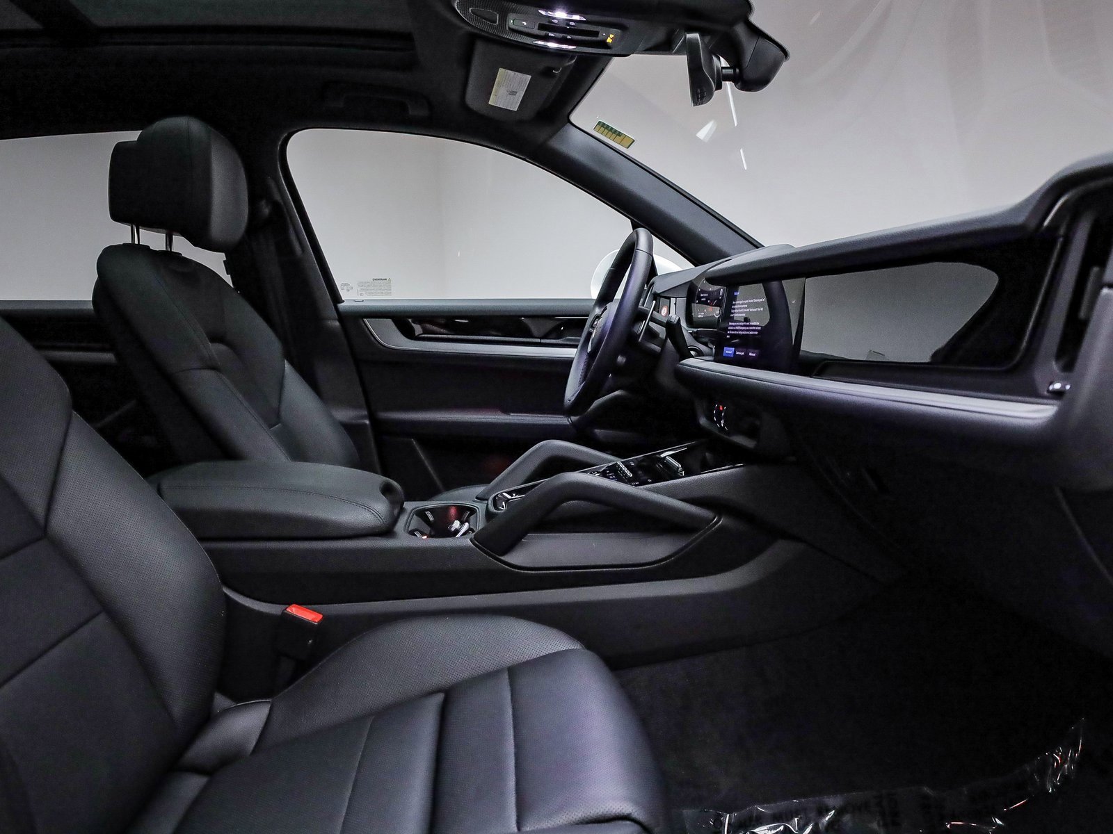 Used 2025 Porsche Cayenne image 21