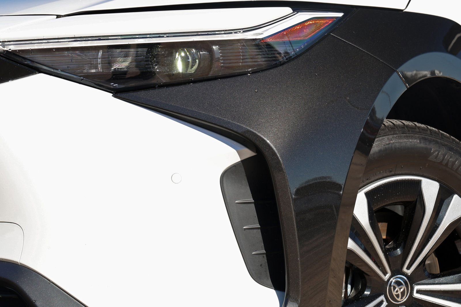 Used 2023 Toyota bZ4X XLE w/ Weather Package image 13