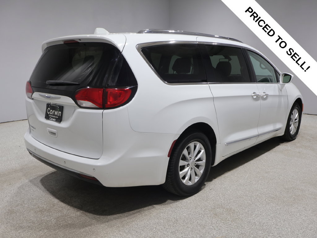 Used 2018 Chrysler Pacifica Touring-L Plus FWD image 2