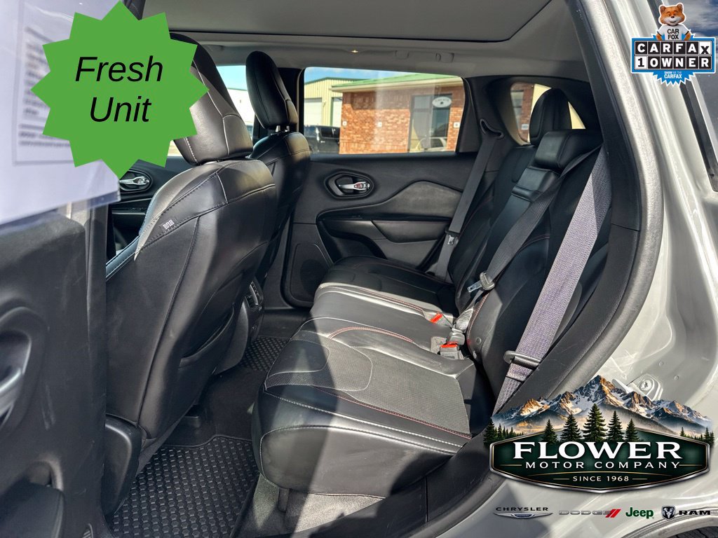Used 2019 Jeep Cherokee Trailhawk AWD/4WD image 22